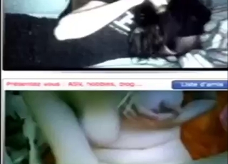 Cute webcam girl now masturbates to zoo sex