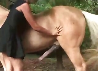 Awesome horse dick (フェラ)blowjob video with a MILF - trang sex với ngựa 